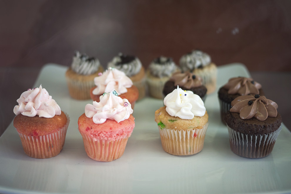 Cupcakes of various flavors and frosting