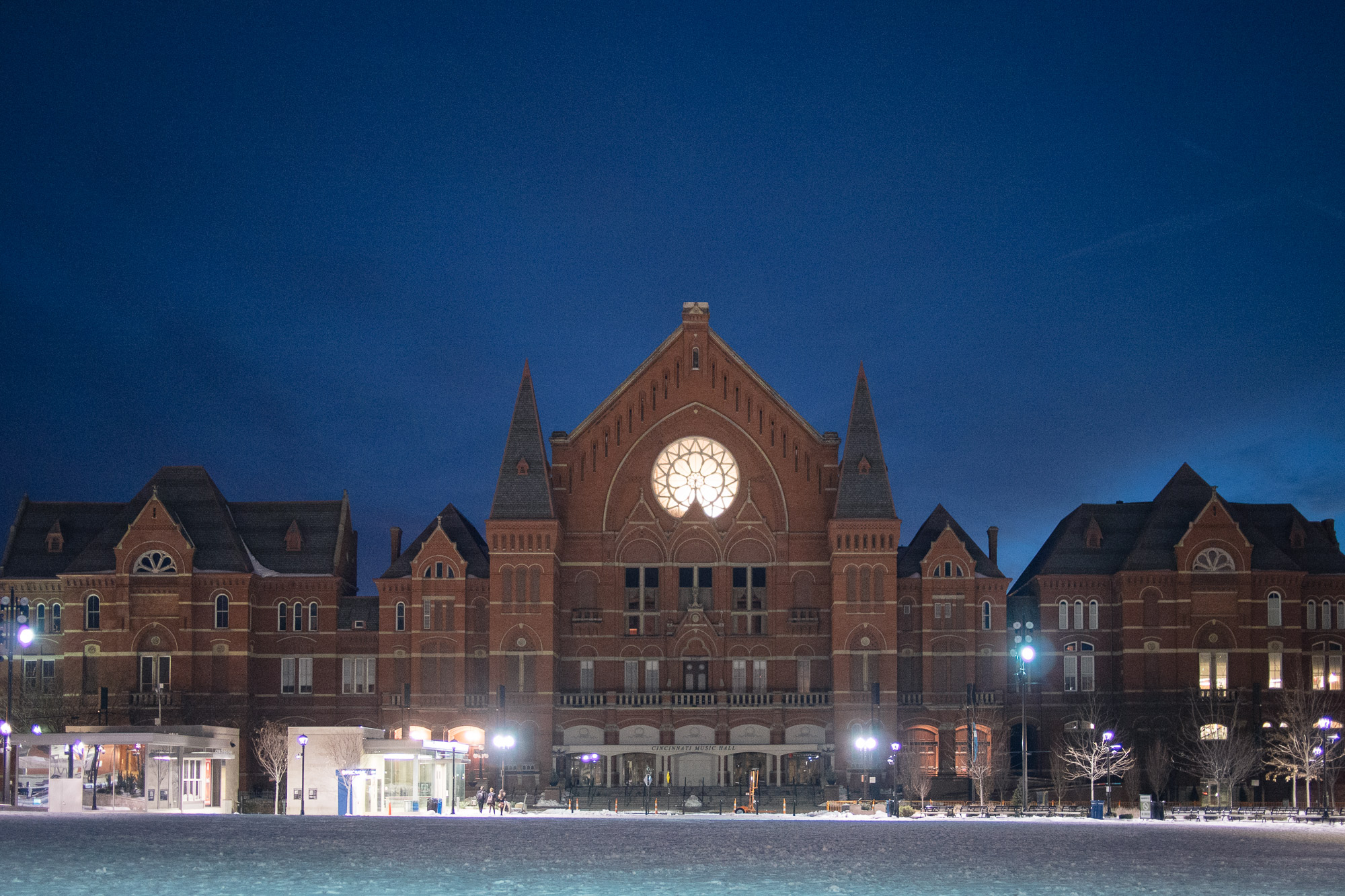 A beautiful building at night in Cincinnati Ohio