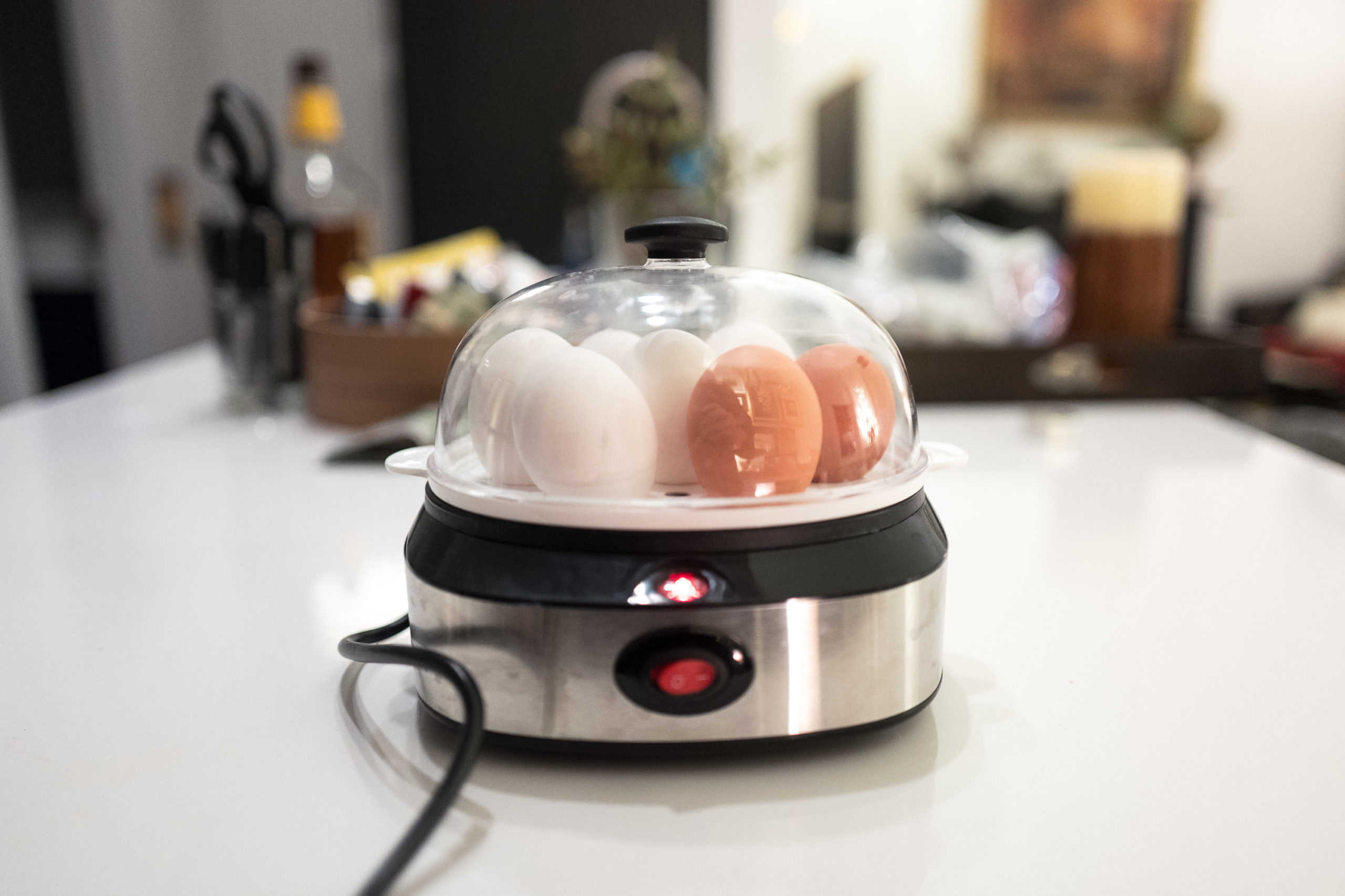 An electric egg cooker