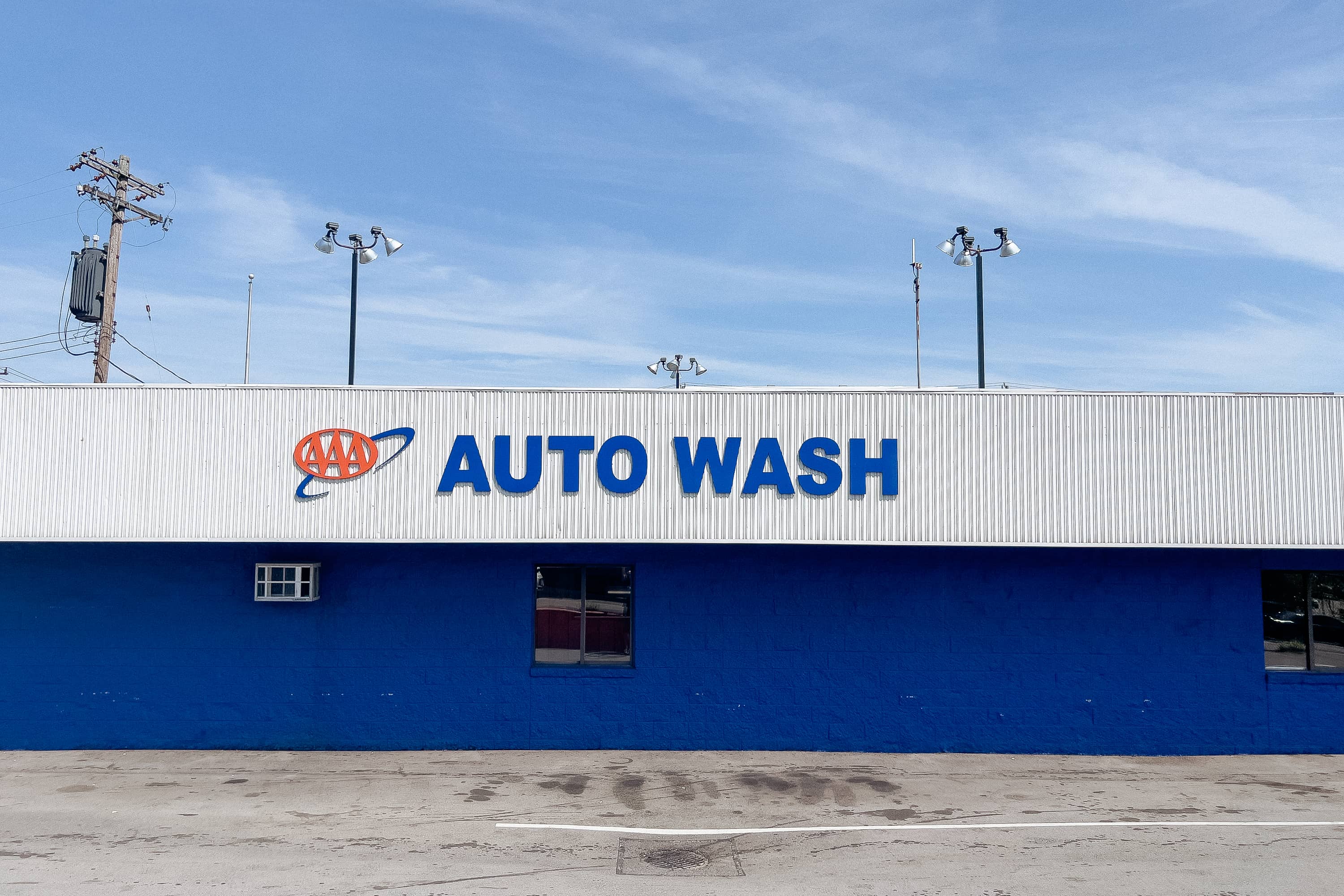 The side of blue and white building with a sign that reads AAA AUTO WASH