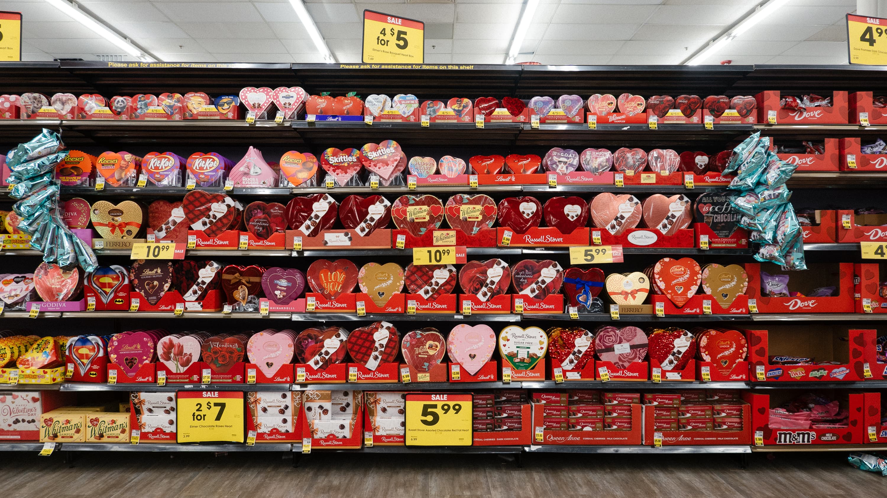 2023 Valentine's Day candy aisle at Kroger