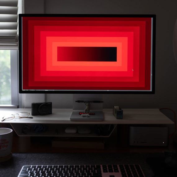 Concentric red rectangles on computer screen