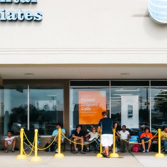 Outside the AT&T store in Western Hills on the launch day of Apple’s iPhone